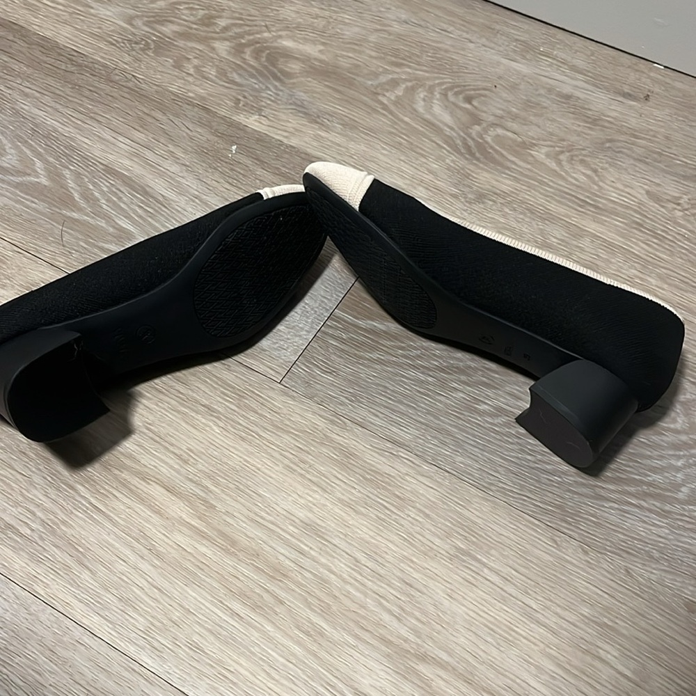 VIVAIA (NWOT) Julie Pro Almond-Toe Chunky Heels, Black/Cream, Size 39 (8 US) - Picture 9 of 11